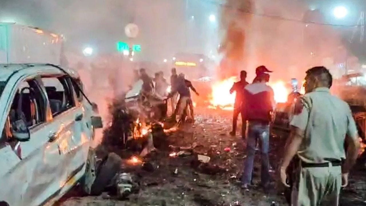 भयानक दुतोंडीपणा, दिल्ली स्फोटावर पाकिस्तानच्या मित्र राष्ट्राची प्रतिक्रिया ऐकून तुमची तळपायाची आग मस्तकात जाईल