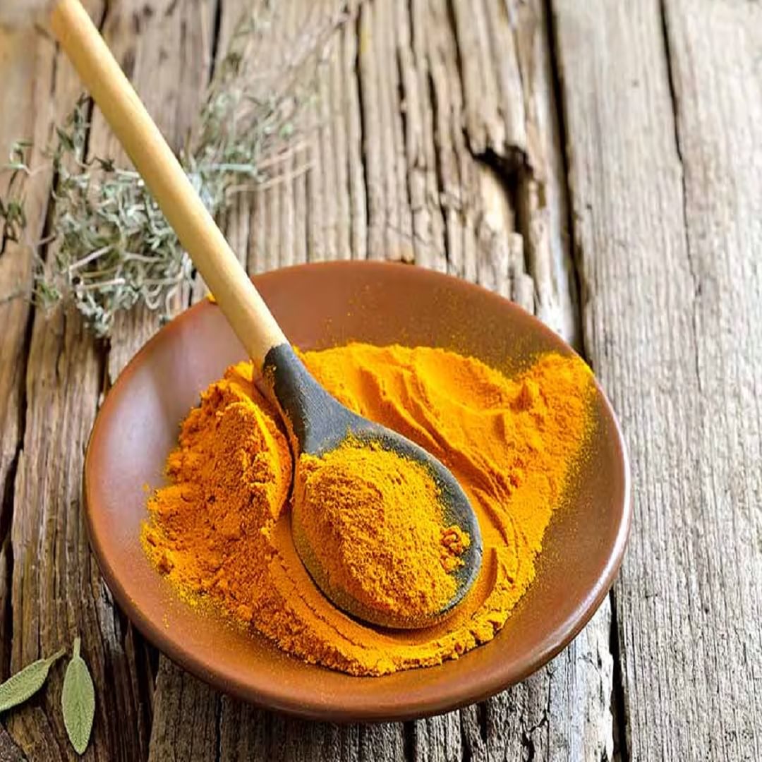 हळद : हळदीचा संबंध गुरु देवता बृहस्पतिशी असल्याचे मानले जाते. हळदीचे दान केल्याने किंवा उधार दिल्याने गुरु दोष होऊ शकतो.