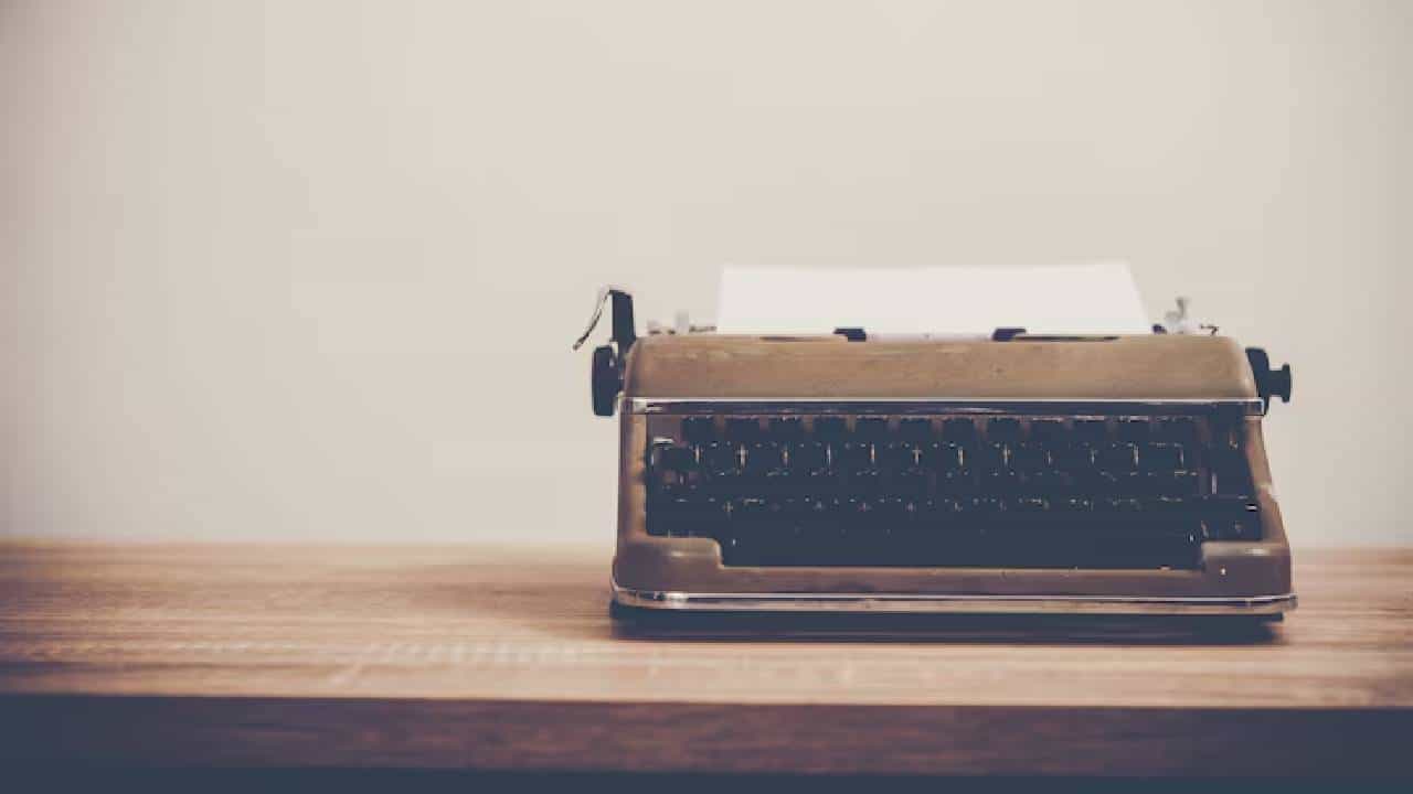 भुताटकीनं भरलेलं टायपिंग मशीन, अमेरिकेची गुप्त माहिती रशियाकडे जायची; सर्वात डेंजर हेरगिरीची कहाणी!