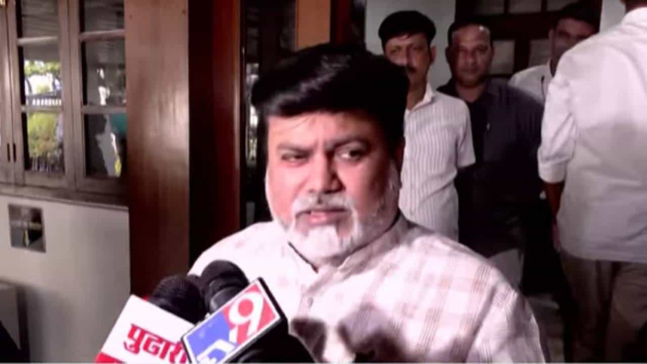 Uday Samant :  उदय सामंत यांनी स्पष्टच सांगितलं कॅबिनेट बैठकीला उपस्थित नसण्याचं कारण... अन् नाराजीच्या चर्चांना पूर्णविराम