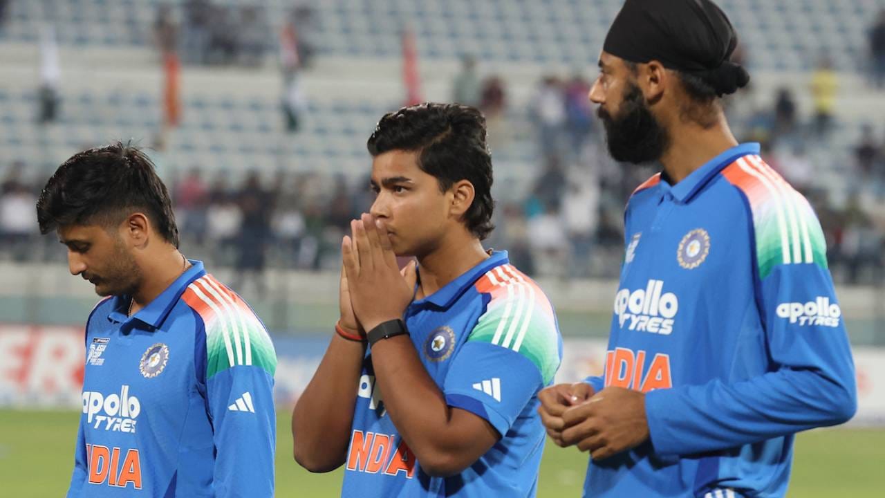 रायझिंग स्टार्स आशिया कप स्पर्धेतील साखळी फेरीचे सामने संपले असून उपांत्य फेरीत भारताचा सामना बांगलादेशशी होणार आहे. या सामन्यात सर्वांच्या नजरा या वैभव सूर्यवंशीकडे असणार आहेत. कारण साखळी फेरीत 89 फलंदाजांमध्ये वैभवची कामगिरी सर्वोत्तम ठरली आहे. (Photo- ACC/Asiancricket) 