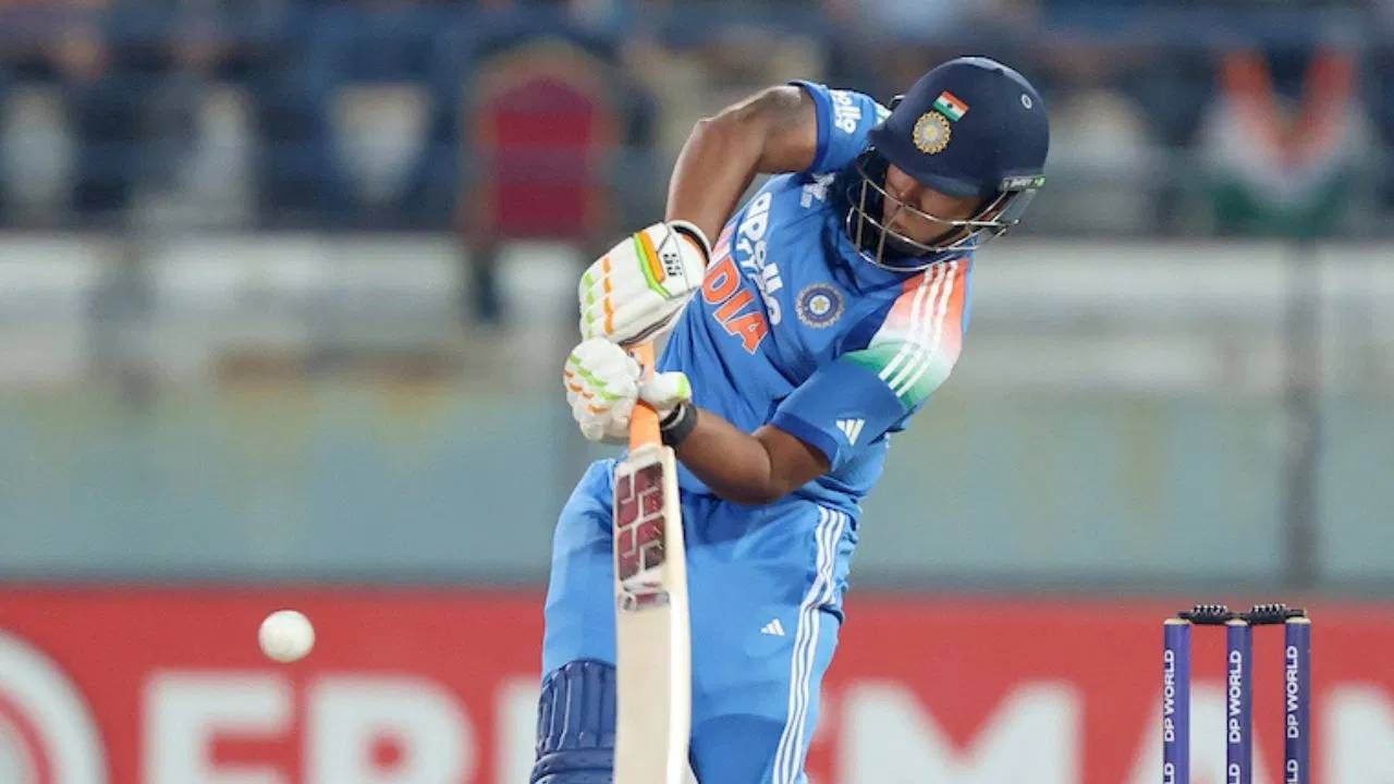 वैभव सूर्यवंशीने या स्पर्धेतील एका सामन्यात सर्वाधिक धावा करण्याचा विक्रमही केला. त्याने युएईविरूद्धच्या सामन्यात 42 चेंडूत 144 धावांची खेळी केली. इतकंच काय तर या स्पर्धेत त्याचा स्ट्राईक रेटही चर्चेचा विषय राहिला. त्याने 243.87 च्या स्ट्राईक रेटने या धावा केल्या. (Photo: Asian Cricket Council) 