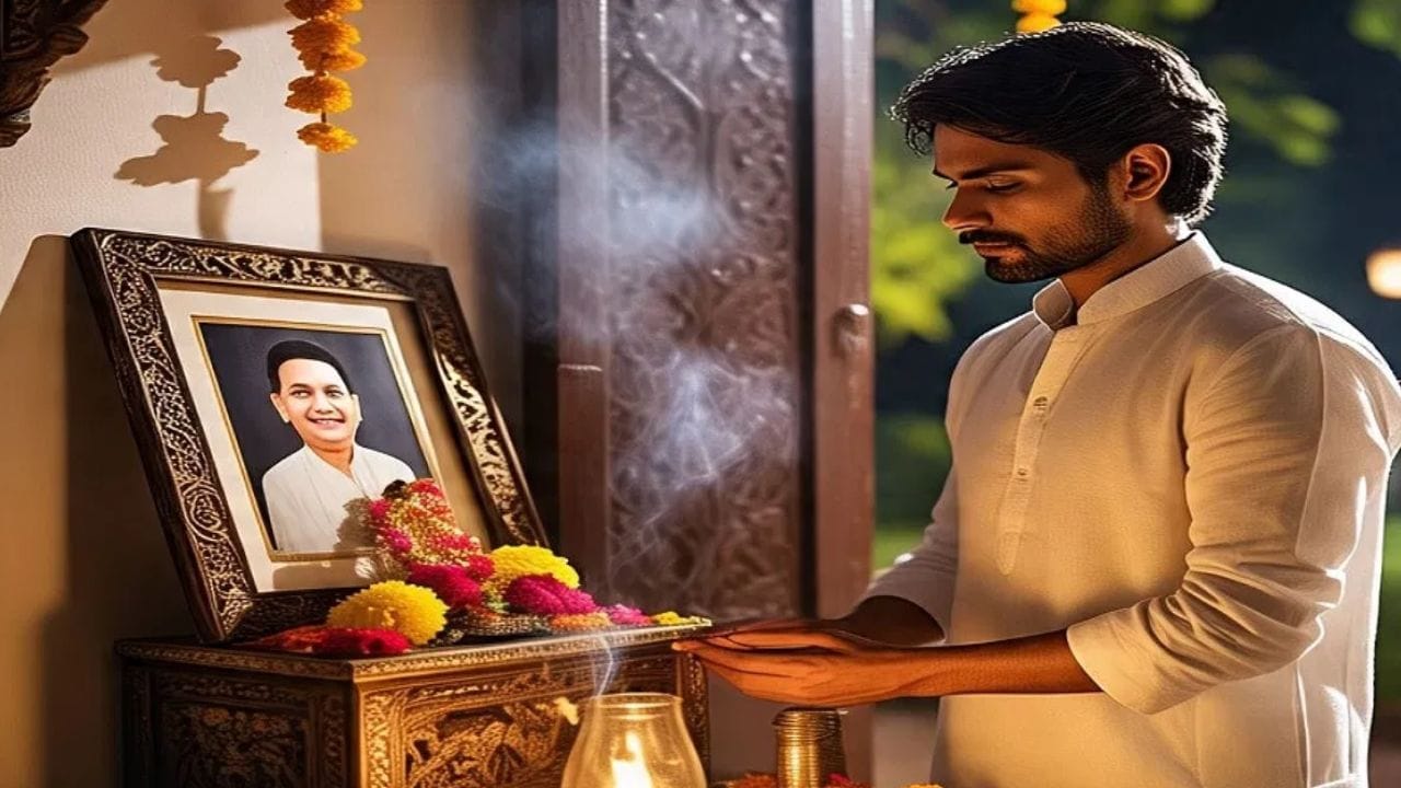 Vastu Tips : बेडरूममध्ये पूर्वजांचे फोटो ठेवत असाल तर ही बातमी वाचाच, एका चुकीमुळे लागू शकतो पितृदोष