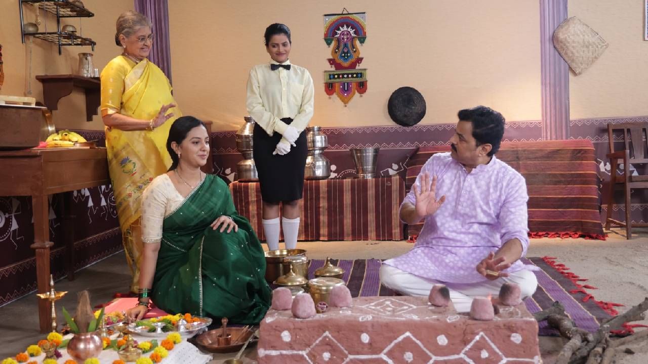 परंपरेचा मान ठेवत समर तिच्यासोबत उभा राहण्याचा निर्णय घेतो. लाकडी चूल पेटवण्याच्या प्रयत्नात स्वानंदीला अडचणी येतात. तेव्हा दम्याचा त्रास असूनही समर तिच्या मदतीला पुढे सरसावतो. धुराने त्याला त्रास होऊ लागला तरीही तो स्थिर राहून स्वानंदीची साथ देतो. 
