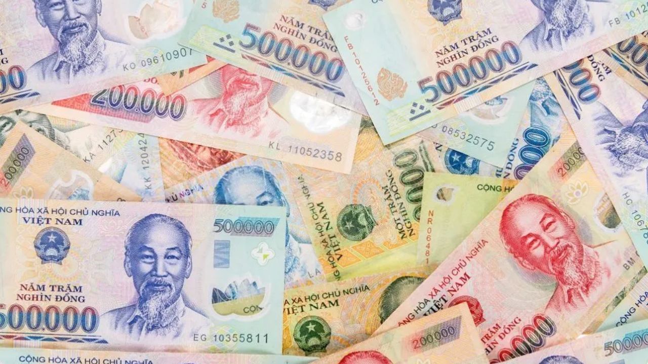 त्यामुळे तुमच्याकडे जर एक हजार रुपये असतील तर ते व्हियेतनाममध्ये 2,97,644 बनतात. तसेच एक लाख रूपये असतील तर त्याचे 3 कोटी रूपये बनतात.  