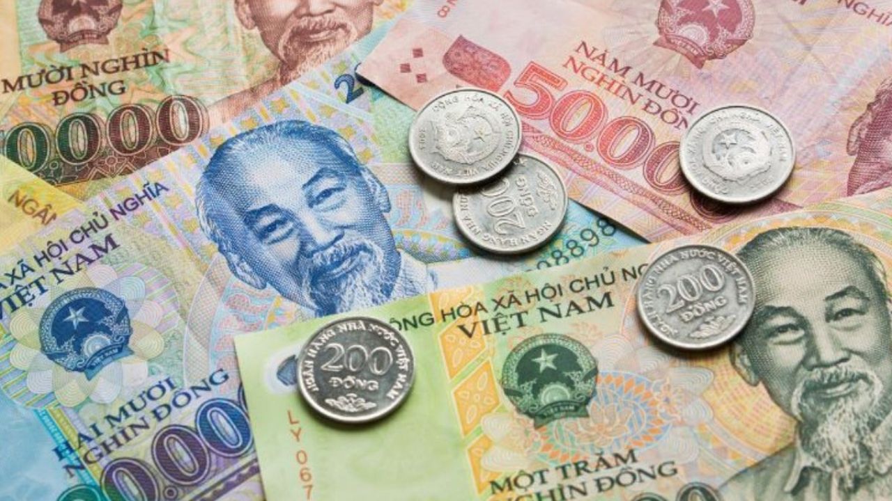 आपण आग्नेय आशियातील व्हिएतनाम या देशाबद्दल बोलत आहोत. या देशाच्या चलनाचे सिएरा व्हिएतनामी डोंग असे नाव आहे. या देशात एका भारतीय रुपयाची किंमत 297 डोंग आहे. 