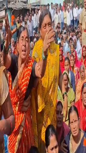 मालेगाव तालुक्यातील अल्पवयीन मुलीच्या मृत्यू प्रकरणात ग्रामस्थ आक्रमक.