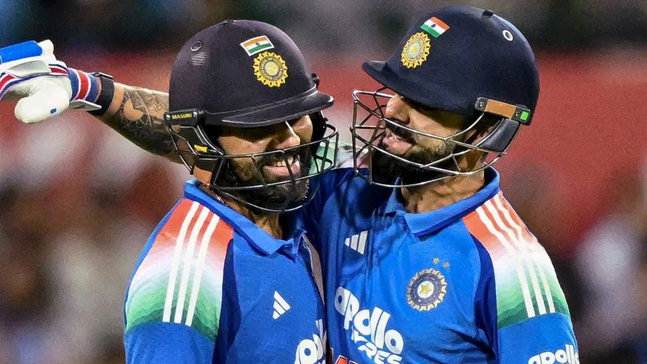 विराट कोहली नुकताच ऑस्ट्रेलियाविरुद्ध वनडे मालिकेत खेळला होता. पण पहिल्या दोन सामन्यात शून्यावर बाद झाला होता. त्यानंतर तिसऱ्या  वनडे सामन्यात त्याने नाबाद 74 धावांची खेळी केली होती. (फोटो- PTI)