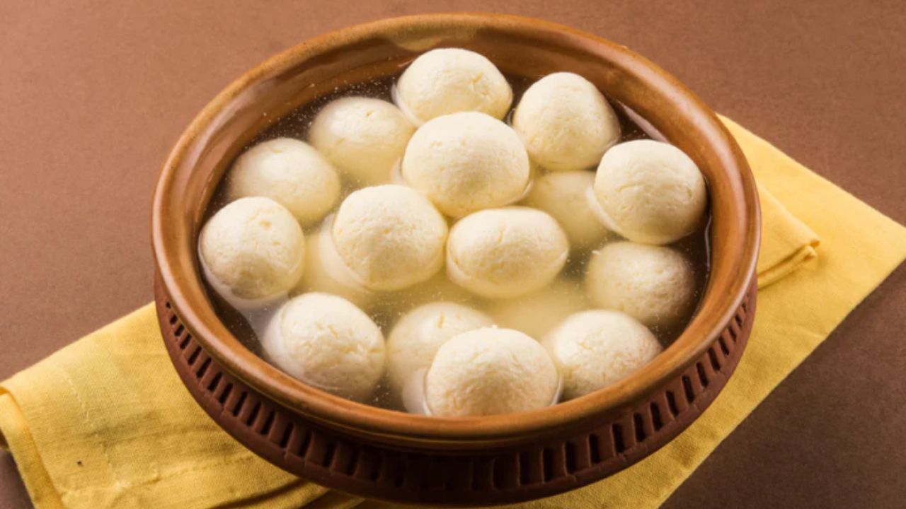 हिवाळ्यात तुम्ही कधी खजूरगुळाच्या पाकातील रसगुल्ला खाल्ला आहे का? जाणून घ्या झटपट रेसिपी