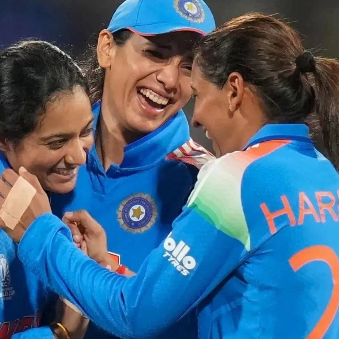 पण एकवेळ अशी सुद्धा होती, जेव्हा महिला क्रिकेट टीमकडे आंतरराष्ट्रीय टुर्नामेंटमध्ये सहभागी होण्यासाठी पैसे नव्हते. त्यावेळी मंदिरा बेदीने टीमची मदत केलेली. 