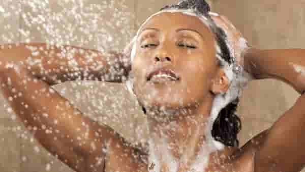 Winter Health Tips: थंड पाणी वा गर्म पाणी? हिवाळ्यात थंड पाण्याने अंघोळ करणे कितपत योग्य? तज्ज्ञाचा सल्ला काय?