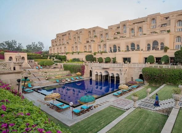 ओरेबॉय अमर विलास या हॉटेलमधील कोहिनूर सुईटमध्ये तुम्हाला एक रात्र राहायचे असेल तर त्यासाठी तब्बल 11 लाख रुपये मोजावे लागतात. म्हणूनच हे हॉटेल आणि या हॉटेलमधील कोहिनूर सुईट जगभरात चर्चेचा विषय असते.