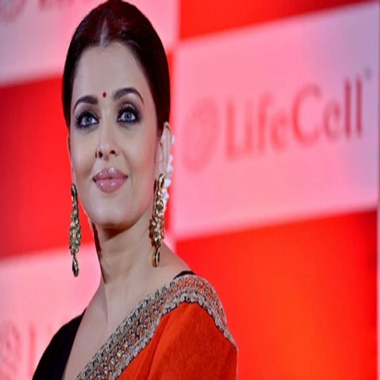 मॉडेलिंगच्या काळात ऐश्वर्या राय राजीव मुलचंदानीला भेटली होती. दोघांच्या मैत्रीचं रुपांतर कालांतराने प्रेमात झालं. तेव्हा ऐश्वर्या आणि राजीव रिलेशनशिपच्या चर्चांनी जोर धरला. राजीव याचं नाव अभिनेत्री मनिषा कोईराला हिच्यासोबत देखील जोडण्यात आलं.