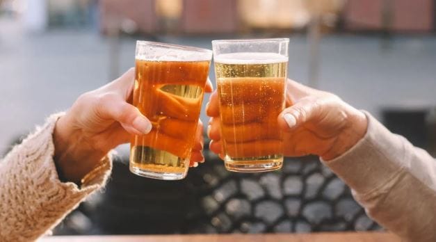 दोन मद्ये मिक्स केल्याने मद्याचा गंध, चव बदलू शकते. परंतु मद्यात असलेल्या अल्कोहोलच्या प्रमाणावरून किती नशा येईल हे ठरवता येऊ शकते.अनेकदा बिअरमध्ये व्हिस्की एकत्र करून प्यायल्याने नशा वाढते, असे सांगितले जाते. 