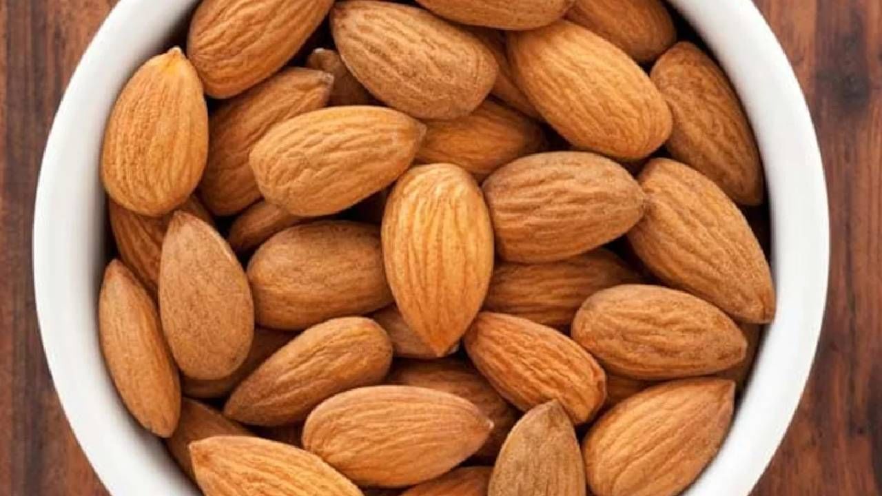 हिवाळ्यात आरोग्याची काळजी घेणे सर्वात महत्वाचे आहे. आपण थोडे जरी आरोग्याकडे दुर्लक्ष केले तरीही अनेक समस्या निर्माण होऊ शकतात. आजारी पडण्याची शक्यता अधिक असते. 