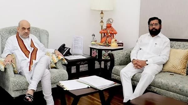 फोडाफोडीच्या राजकारणावर एकनाथ शिंदे भडकले, थेट अमित शाहांकडे तक्रार, दिल्लीवारीत नेमकं काय घडलं?