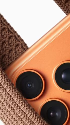 ॲप्पलचा युझर्सना धक्का! लाँच केले महागडे आयफोन सॉक्स, पाहा काय आहे किंमत.