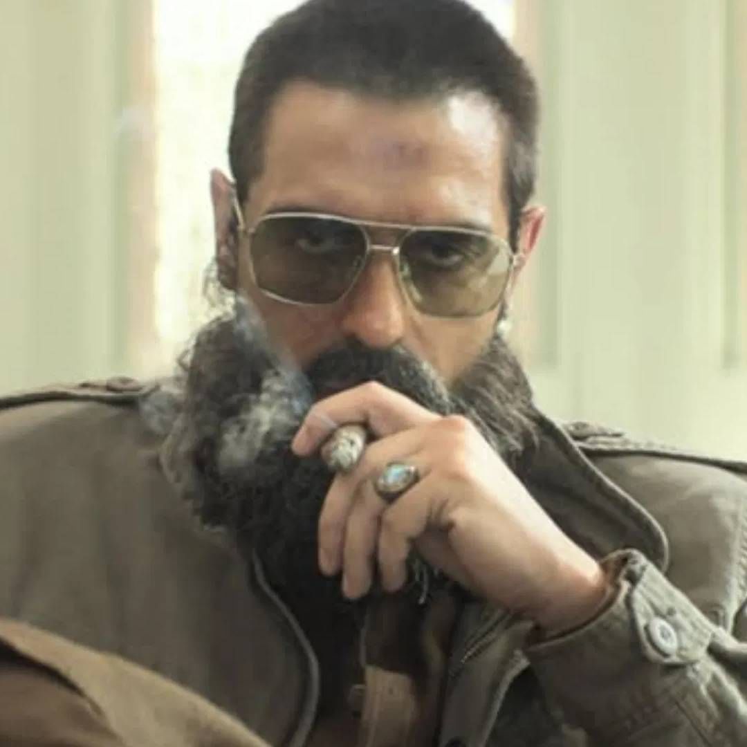 रिपोर्ट्सनुसार अर्जुन रामपालला या चित्रपटासाठी अशी फार खास रक्कम मिळालेली नाही. त्याला फि पोटी फक्त 1 कोटी दिलेत. त्या तुलनेत अक्षय खन्नाची फि थोडी जास्त आहे. रिपोर्ट्सनुसार धुरंधरसाठी अक्षय खन्नाला 3 कोटी रुपये मानधन मिळालं आहे. पण ही रक्कम रणवीरला मिळालेल्या रक्कमेच्या तुलनेत काहीच नाही. 