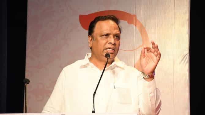 आशिष शेलारांना रोखण्यासाठी वर्षावरुन... MCA निवडणुकीत पडद्यामागे मोठे राजकारण, नेमकं काय घडलं?