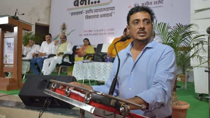 शिवसेना पक्ष-चिन्हाच्या सुनावणीवर होणार मोठा परिणाम, ठाकरे गटाच्या वकिल असीम सरोदेंवर मोठी कारवाई