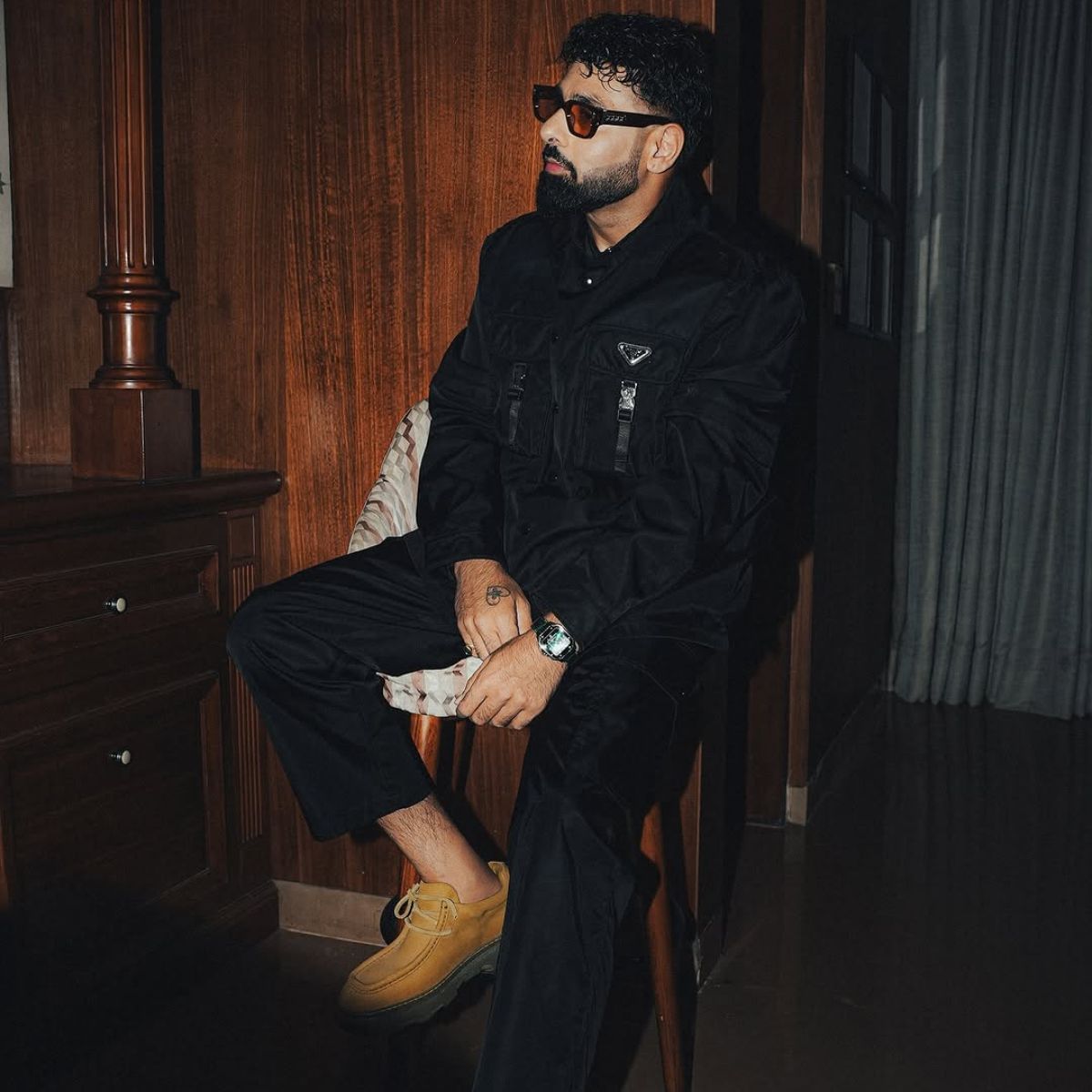 बादशाहला महागड्या बुटांचा प्रचंड शौक आहे. त्याच्याकडे तब्बल दीड कोटी रुपयांचे शूज कलेक्शन असल्याचे बोलले जाते. बादशाहकडे 'रोल्स रॉयस व्रेथ' (Rolls-Royce Wraith) ही ६.४ कोटींची गाडी आहे. 