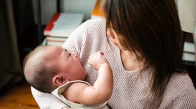 तुमच्या बाळाचे रडणे थांबत नाहीये का? ही ट्रिक जाणून घ्या