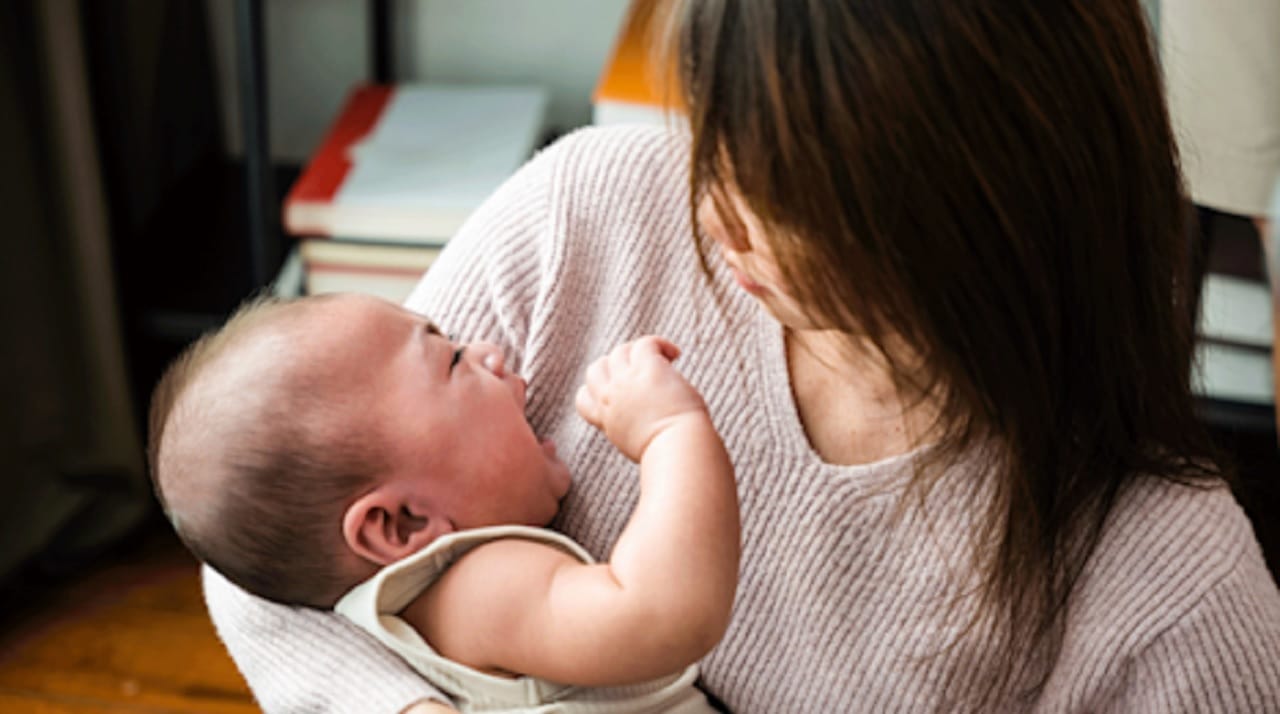 तुमच्या बाळाचे रडणे थांबत नाहीये का? ही ट्रिक जाणून घ्या