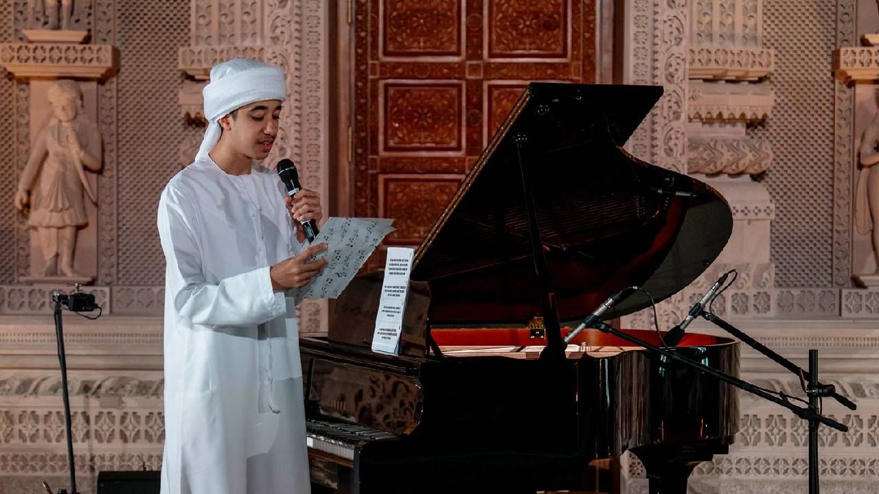 यावेळी मंदिरातर्फे अहमद यांना श्रद्धा, कला आणि मानवी आत्म्याच्या मिलनाचे प्रतीक असलेले एक विशेष स्मृतिचिन्ह भेट देण्यात आलं. अहमद यांची आई इमान अलअलीली यांनाही त्यांच्या समर्पणाबद्दल सन्मानित करण्यात आले. युएई नेतृत्व आणि समुदायातील अनेक प्रमुख सदस्य - ब्रिगेडियर हमेद, महामहिम मुबारक अल अमरी, महामहिम मोहम्मद अल बलुशी, श्री झुबिन करकरिया आणि डॉ. विबू बोस - यांना त्यांच्या सततच्या पाठिंब्याबद्दल गौरविण्यात आले.