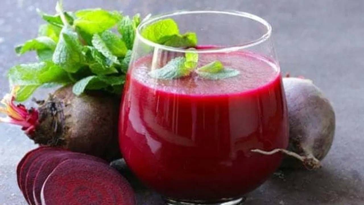 जर तुम्हाला देखील वजन कमी करायचे असेल तर सर्वात अगोदर उपाशी पोटी खास पेय प्या. ज्यामुळे वजन झटपट कमी होण्यास मदत होते. जे आरोग्यासाठीही फायदेशीर आहे. 