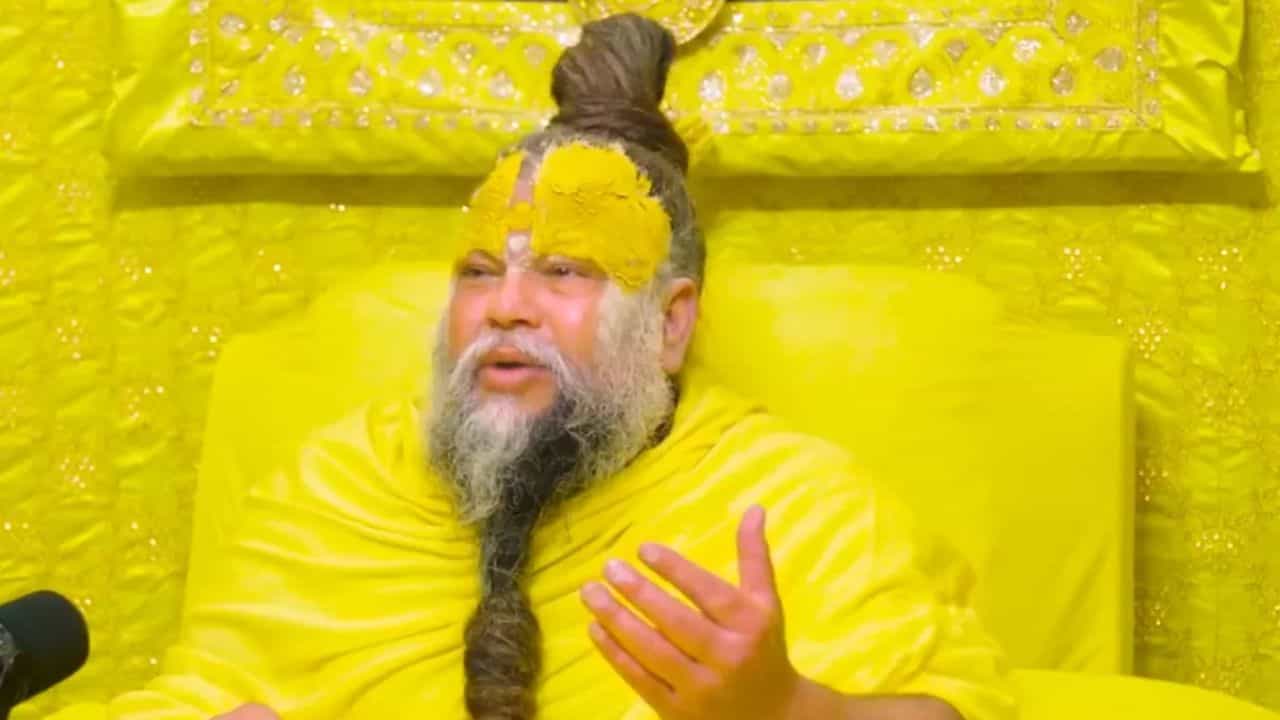 प्रेमानंद महाराज यांची प्रवचने आज वृदांवनच्या आश्रमापुरती मर्यादित न राहाता सर्व जगात प्रसिद्ध आहेत. सोशल मीडियाच्या माध्यमातून अनेक लोक त्यांची प्रवचने ऐकत असतात. प्रेमानंद महाराज म्हणतात इश्वराची प्राप्ती करण्याच एकमात्र मार्ग आहे त्याच्या नामस्मरणात दंग होऊन जाणे.