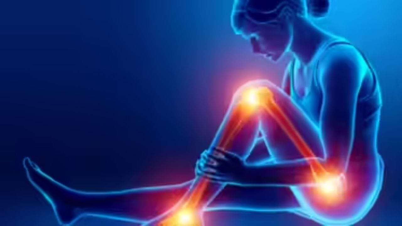 रोजच्या जीवनातील ‘या’ 5 सवयींमुळे हाडे कमकुवत होतात, जाणून घ्या