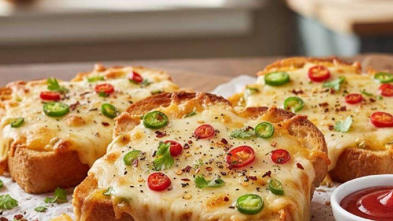 हिवाळा म्हटले की, सर्वांनाच सकाळी लवकर भूक लागते. मग काय आपण ही भूक भागवण्यासाठी सकाळच्या गडबडीत जे काही मिळेल ते खातो. मात्र, तुम्हीही असे करत असाल तर धोकादायक आहे. 