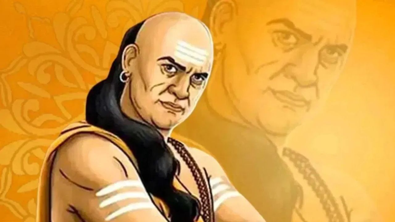 Chanakya Niti : व्यक्ती कितीही श्रीमंत असू द्या, पण या 5 कारणांमुळे होतो कंगाल, चाणक्य काय सांगतात?