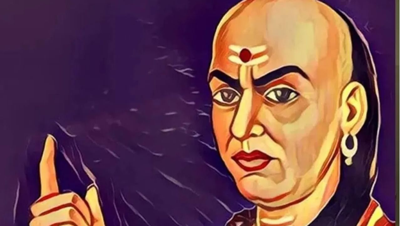 आचार्य चाणक्य अर्थ आणि राजकीय तज्ज्ञ होते. त्यांची चाणक्य निती व्यक्तीला प्रत्येक परिस्थितीत योग्य निर्णय घेण्यास शिकवते.