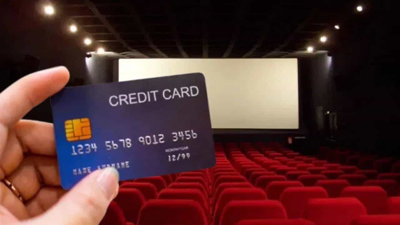 HDFC Times Card मूवी लवर्ससाठी एक शानदार ऑप्शन आहे. BookMyShow वर तिकिट बुक करताना प्रति टिकट ₹150 रुपयापर्यंत सवलत मिळते. प्रत्येक ट्रांजेक्शन वर ₹350 रुपयाचा फायदा आणि महिन्याला चार तिकीटापर्यंत डिस्काउंट,या सोबत प्राइम मेंबरशिप आणि अन्य लाइफस्टाइल ऑफर्स सुद्धा मिळतात.