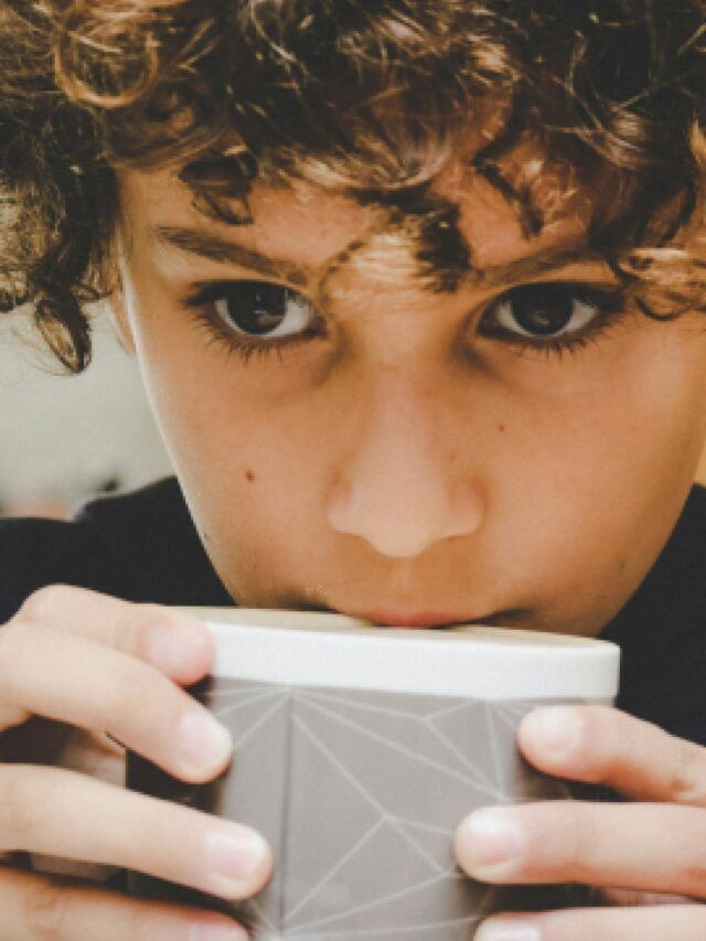 मुलांसाठी दूध जास्त फायदेशीर आहे की दही ?