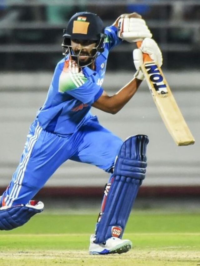 ऋतुराज गायकवाडच्या 210 धावा, फलंदाजाचा खास सन्मान