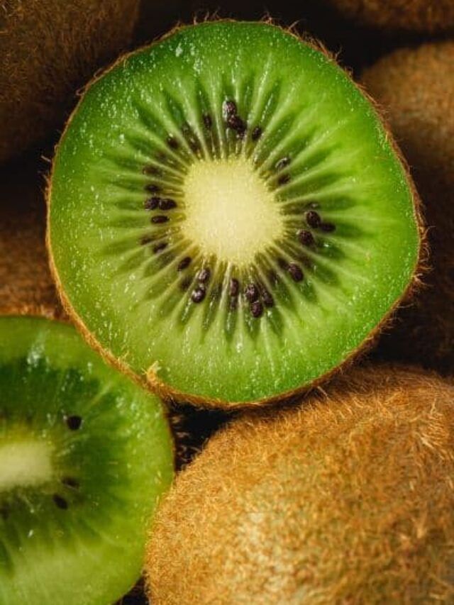 थंडीत किवी फळ खाण्याचे फायदे कोणते ?