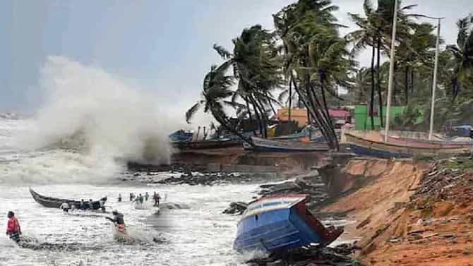 Cyclone Ditwah : भारताच्या दिशेने कधीही न आलेलं सर्वात भीषण संकट, समुद्रातून वेगाने...मोठी अपडेट समोर!