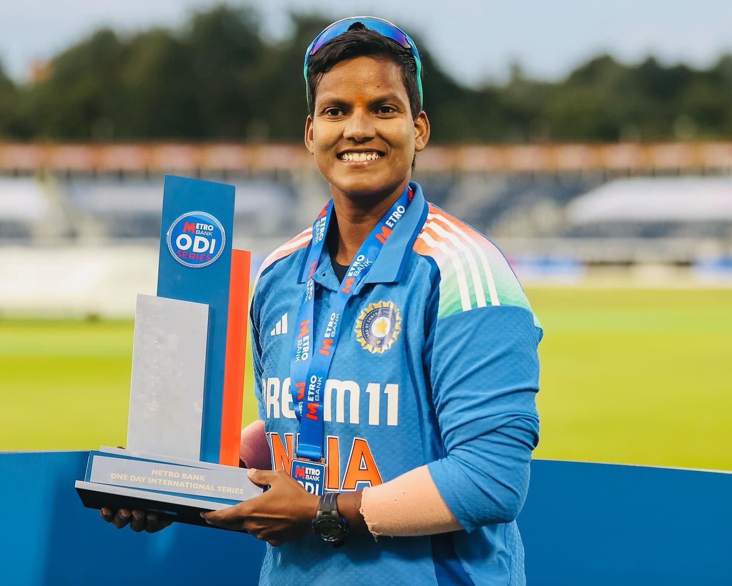 आपल्या अष्टपैलू कामगिरीच्या बळावर दीप्तीने केवळ आपल्या कुटुंबाचेच नव्हे, तर संपूर्ण देशाचे नाव अभिमानाने उंचावले आहे. दीप्तीच्या कारकिर्दीतील सर्वात मोठा क्षण म्हणजे २०२५ चा आयसीसी महिला क्रिकेट विश्वचषक.