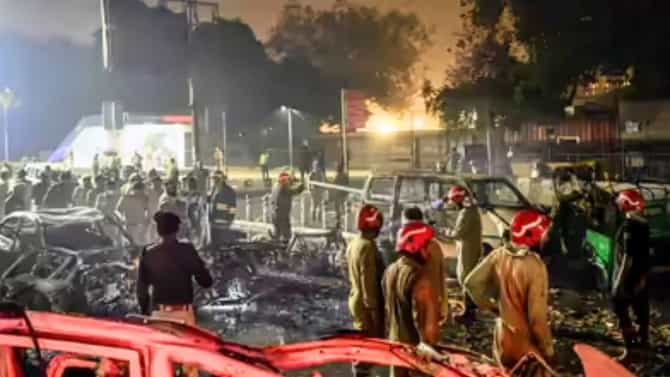 Delhi Blast : दिल्लीतील स्फोट नेमका कसा झाला? FSL रिपोर्ट देणार प्रत्येक प्रश्नाचं उत्तर, काय असतं त्यात?