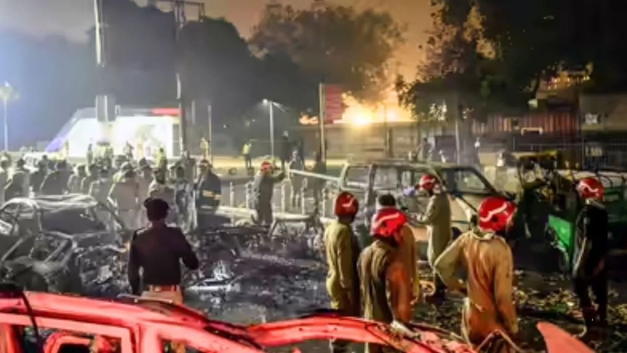 Delhi Blast : दिल्लीतील स्फोट नेमका कसा झाला? FSL रिपोर्ट देणार प्रत्येक प्रश्नाचं उत्तर, काय असतं त्यात? Delhi Blast : दिल्लीतील स्फोट नेमका कसा झाला? FSL रिपोर्ट देणार प्रत्येक प्रश्नाचं उत्तर, काय असतं त्यात?