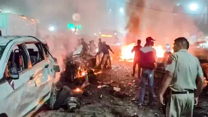 Delhi Blast: दिल्ली बॉम्बस्फोटचं इंटरनॅशनल कनेक्शन? पासपोर्टमुळे मिळाला मोठा पुरावा