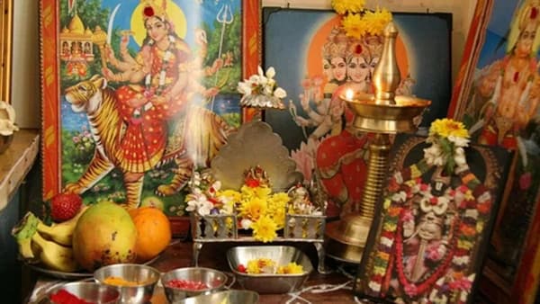 Vastu Shastra : नवीन देवघर बांधताना हे नियम पाळाच, घरात सदैव राहील सुख, शांती