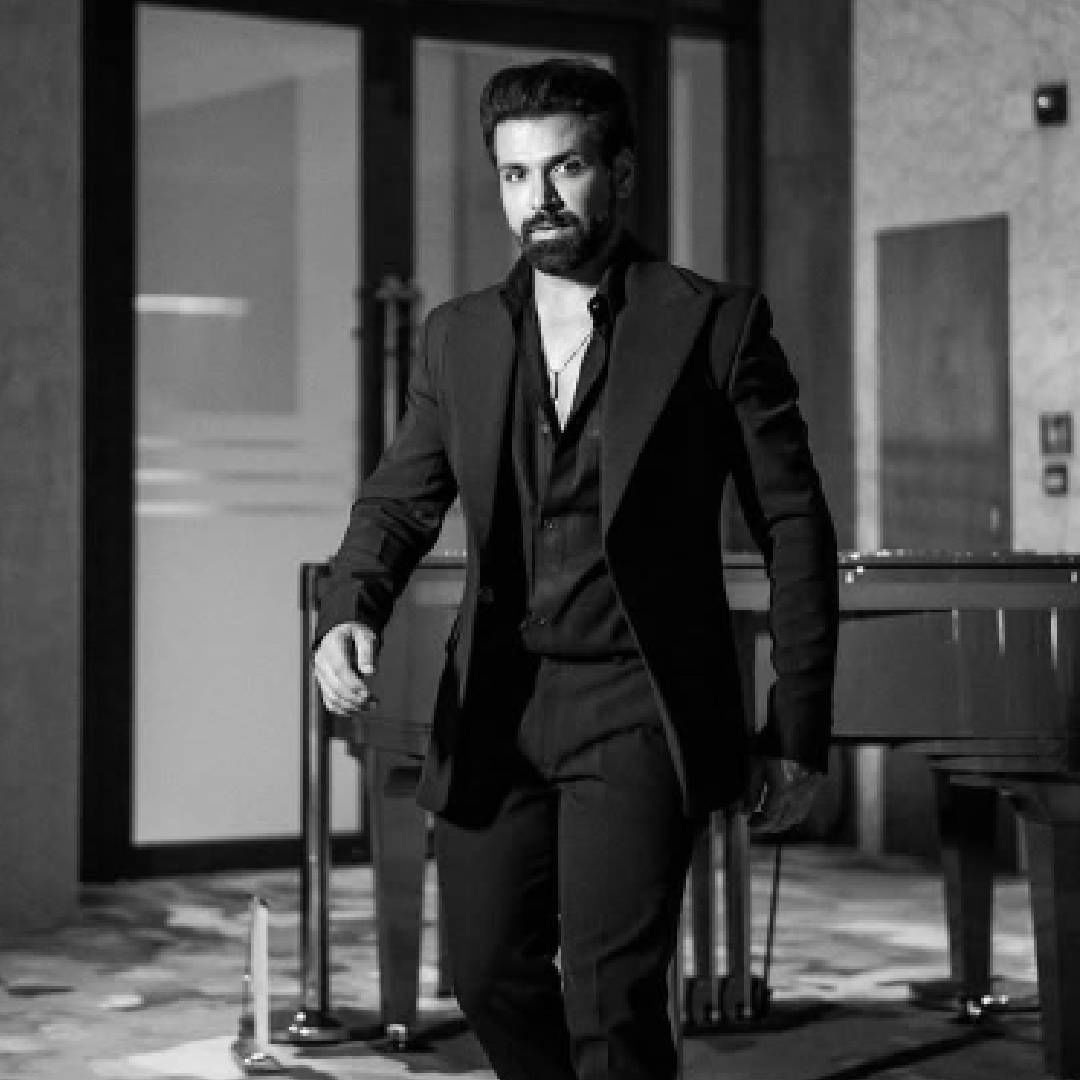 हे ऐकल्यानंतर रित्विकला खूप आनंद झाला. रित्विकने त्याचे आभार मानले. त्याचवेळी त्या डायरेक्टरने रित्विकला त्याच्या ऑफिसमध्ये बोलावलं. त्यासाठी तो तयार झाला. रोल मिळाल्याच्या आनंदात रित्विक त्या व्यक्तीसोबत ऑफिसला जाण्यासाठी निघाला.