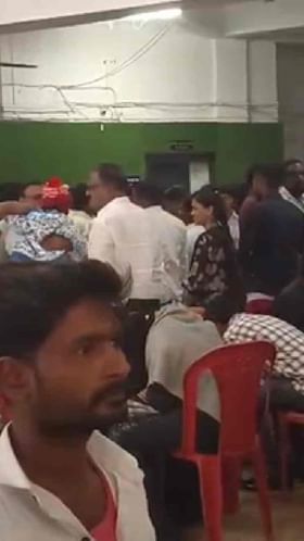 शेवटच्या दिवशी अर्ज भरण्यासाठी धाराशीवमध्ये उमेदवारांची गर्दी.