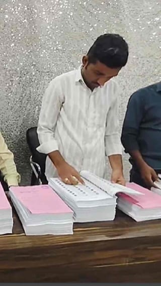 धुळे पालिकेच्या प्रारुप मतदार यादीमध्ये मोठ्या प्रमाणात घोळ, हरकतींचा पाऊस