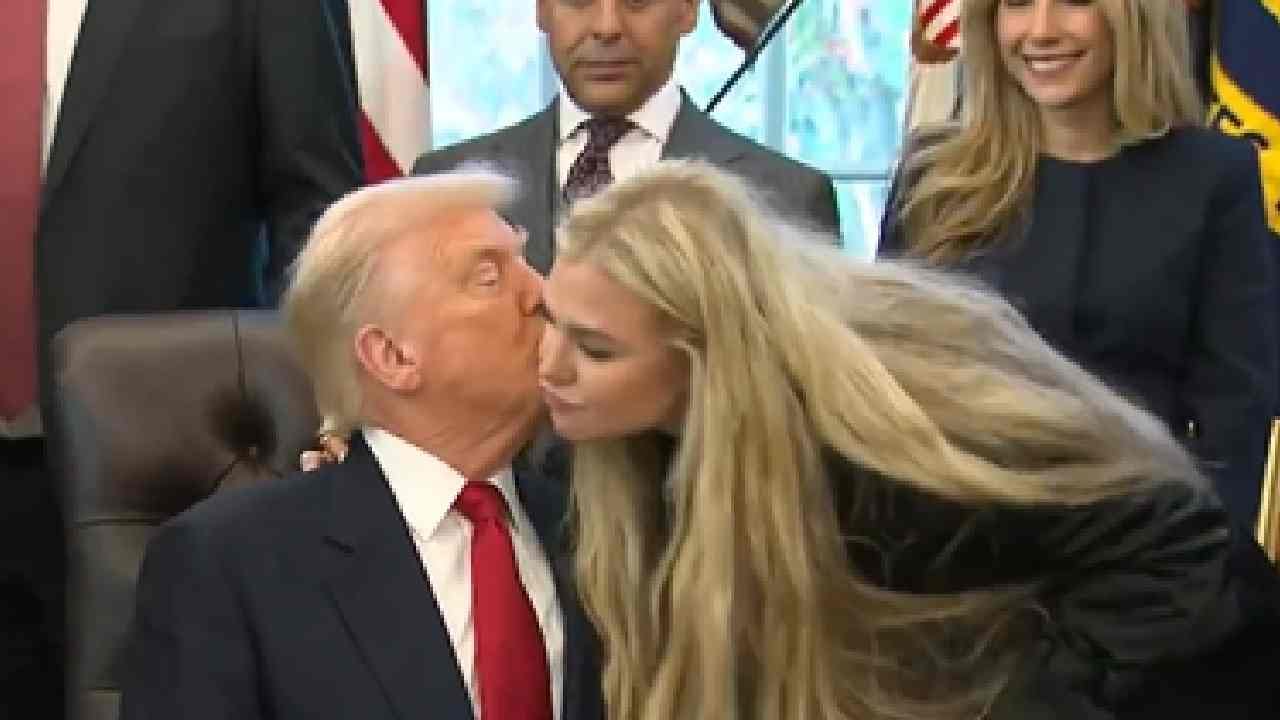 Donald Trump : सर्वांसमोर महिलेला केलं किस, डोनाल्ड ट्रम्प यांचा कारनामा, व्हिडीओ समोर येताच खळबळ!