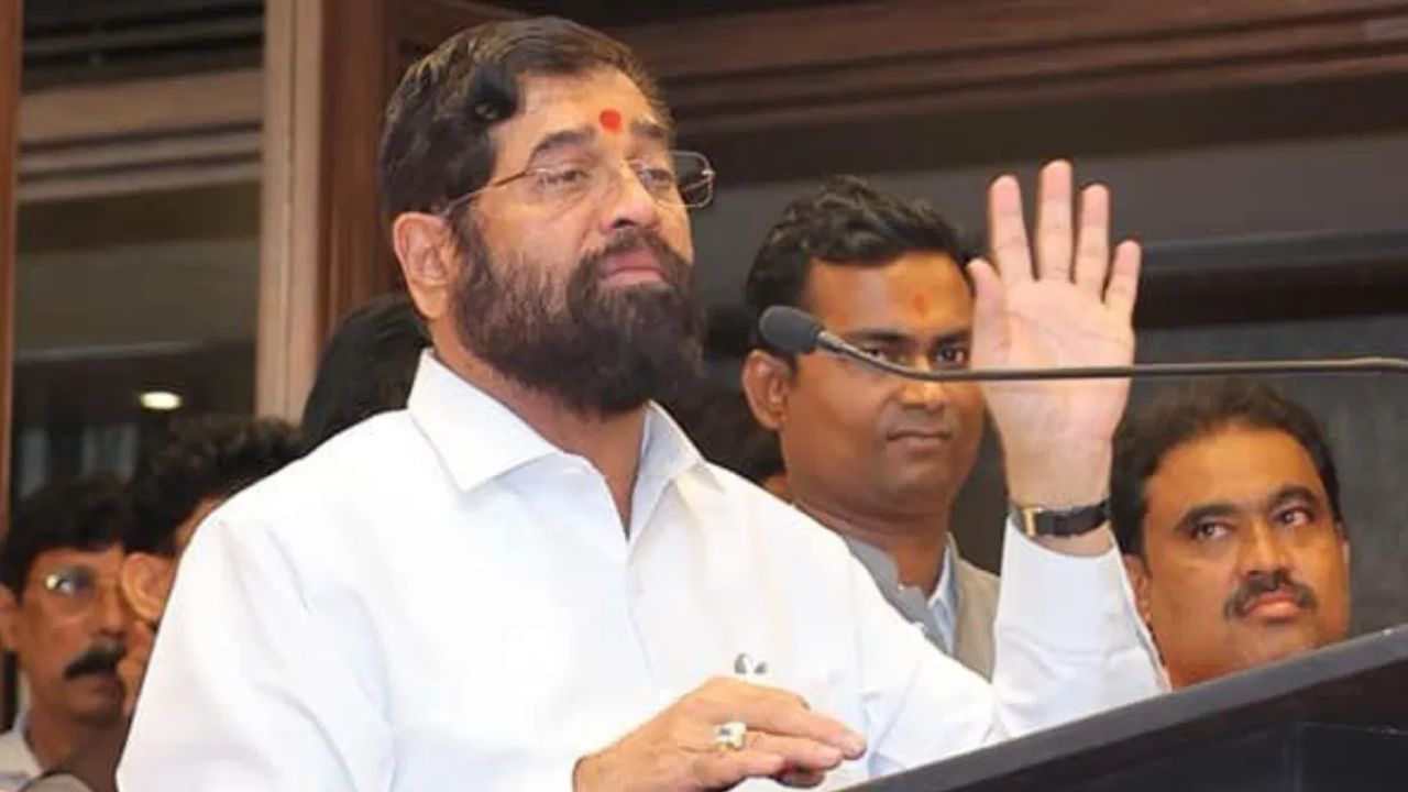 मोठी बातमी! शिवसेना शिंदे गटाला मोठा धक्का, सामुहिक राजीनामे, टेन्शन वाढलं