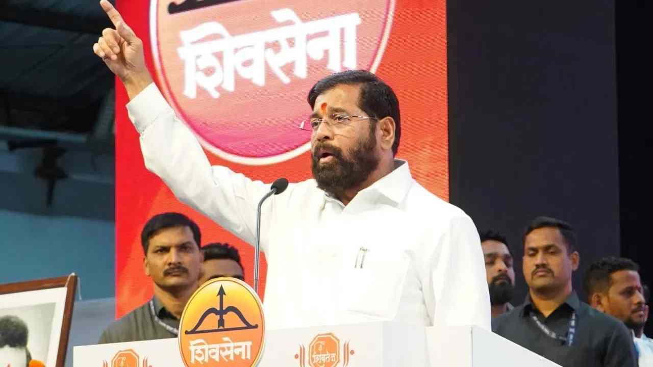 एकनाथ शिंदे यांचं मोठं पाऊल, महायुतीतील नाराजीनाट्यानंतर एकटेच थेट...मोठी अपडेट समोर! एकनाथ शिंदे यांचं मोठं पाऊल, महायुतीतील नाराजीनाट्यानंतर एकटेच थेट...मोठी अपडेट समोर!